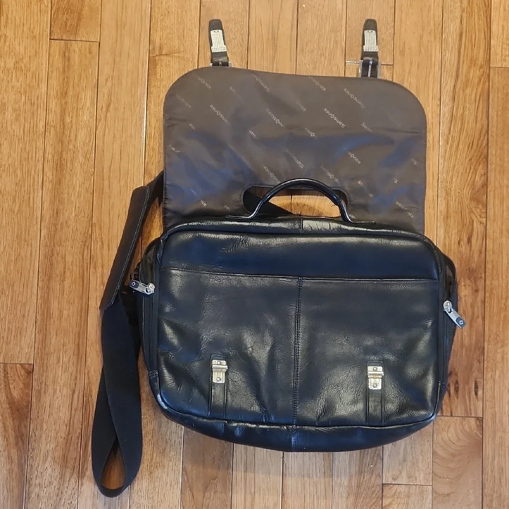 Samsonite Leather Messenger Laptop Bag Black Briefcase Work Travel 18
